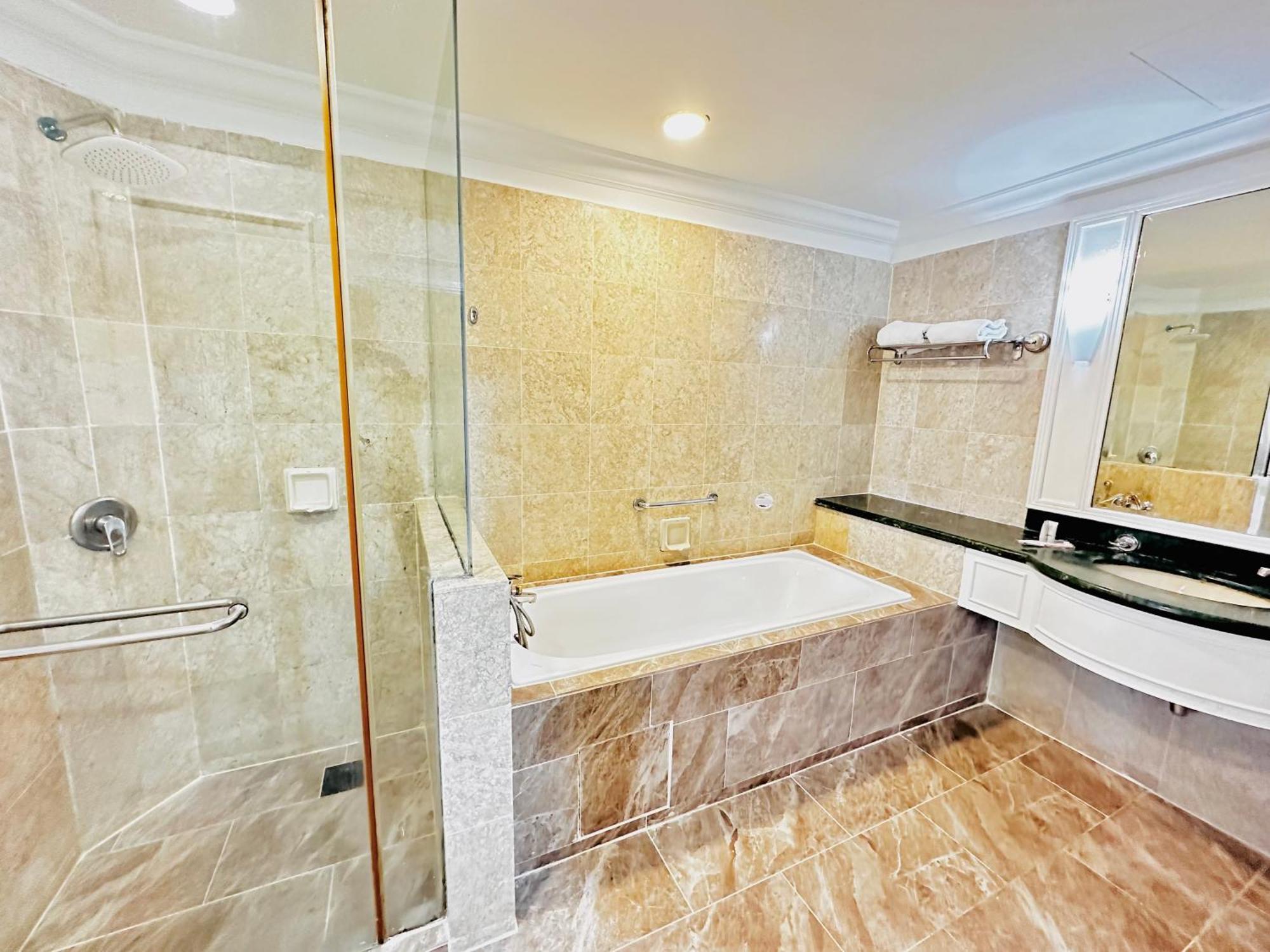 Regal Residences At Berjaya Times Square Kuala Lumpur Esterno foto
